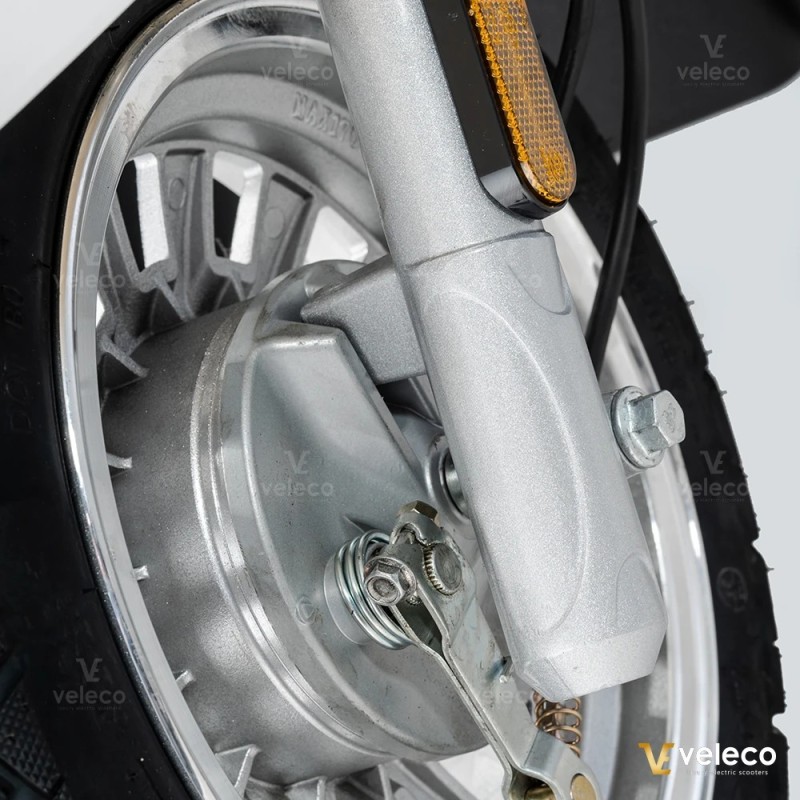 Veleco CRISTAL – 3-wheeled mobility scooter with full LED lights